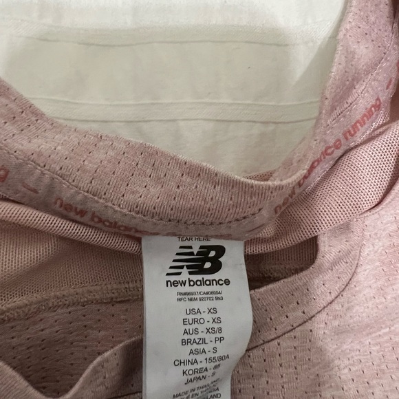 New balance pink shirt size small - Picture 3 of 3